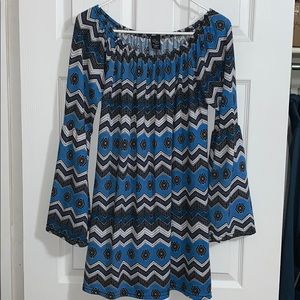 Chevron-style flow top with flare sleeves